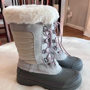 BNWT Lands' End Gray and White Winter Boots